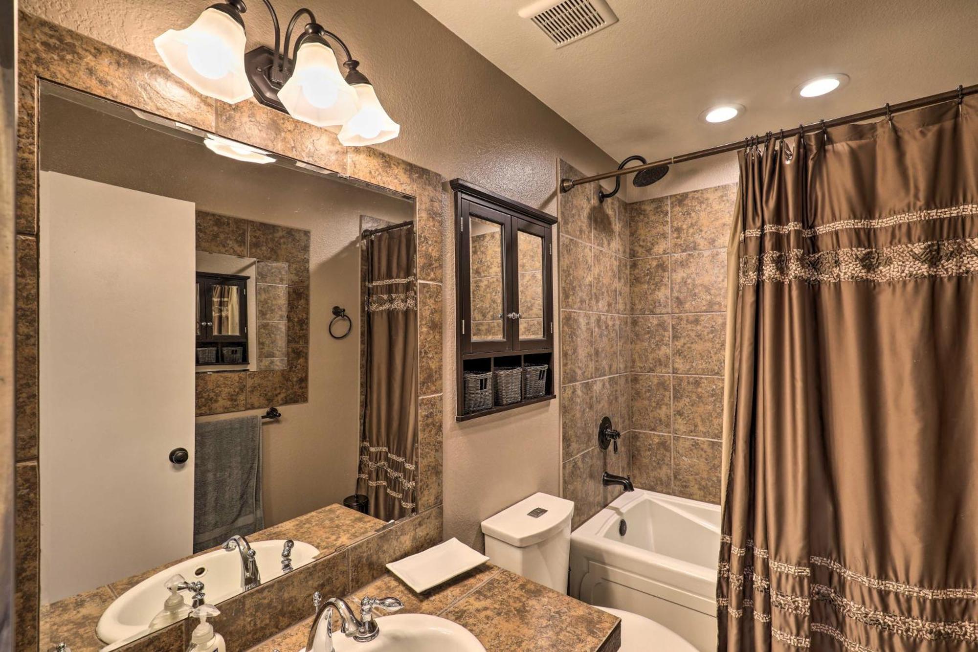 East Tucson House With Private Backyard And Fire Pitヴィラ エクステリア 写真